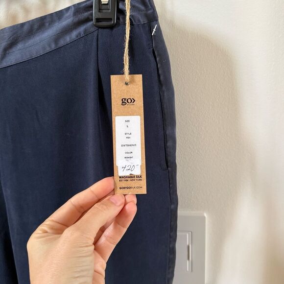 Go by GoSilk Mattes/Shine Wide Leg Silk Pants in Midnight Navy L NWT - Picture 3 of 12